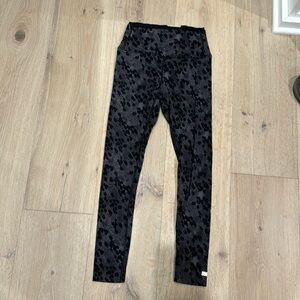 Brand new size small splits59 legging cheetah print black